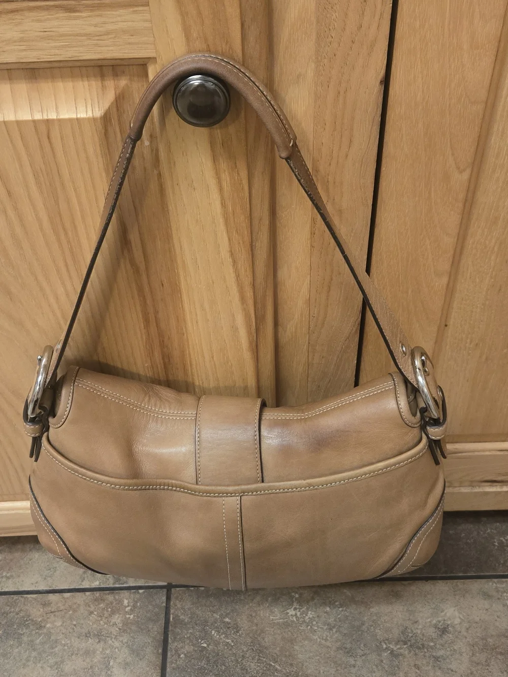 Vintage Coach Soho 9248 Tan Leather FTan Leather Shoulder Bag with Silver Buckle